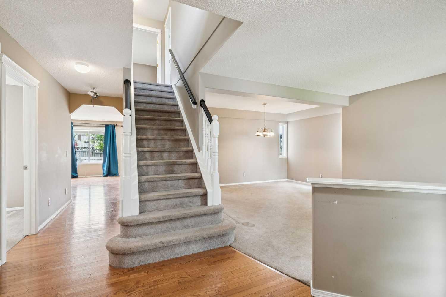 36 Valley Stream Close NW