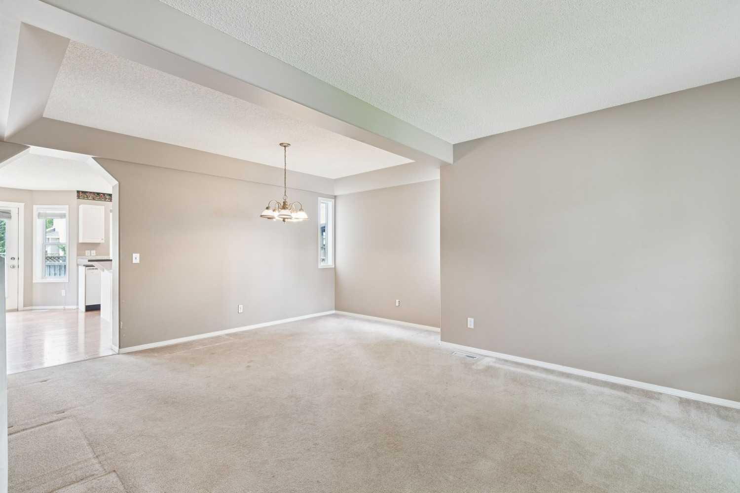36 Valley Stream Close NW