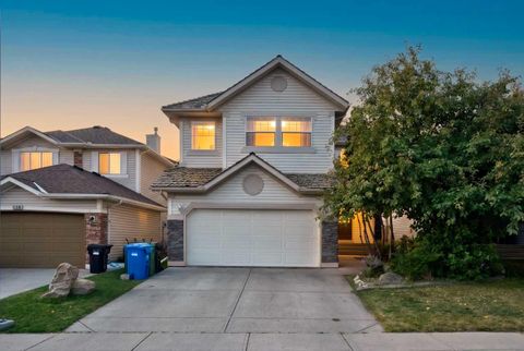 Photo of 137 Douglas Glen Manor SE, Calgary, AB T2Z 3Y5 (MLS # A2332193)