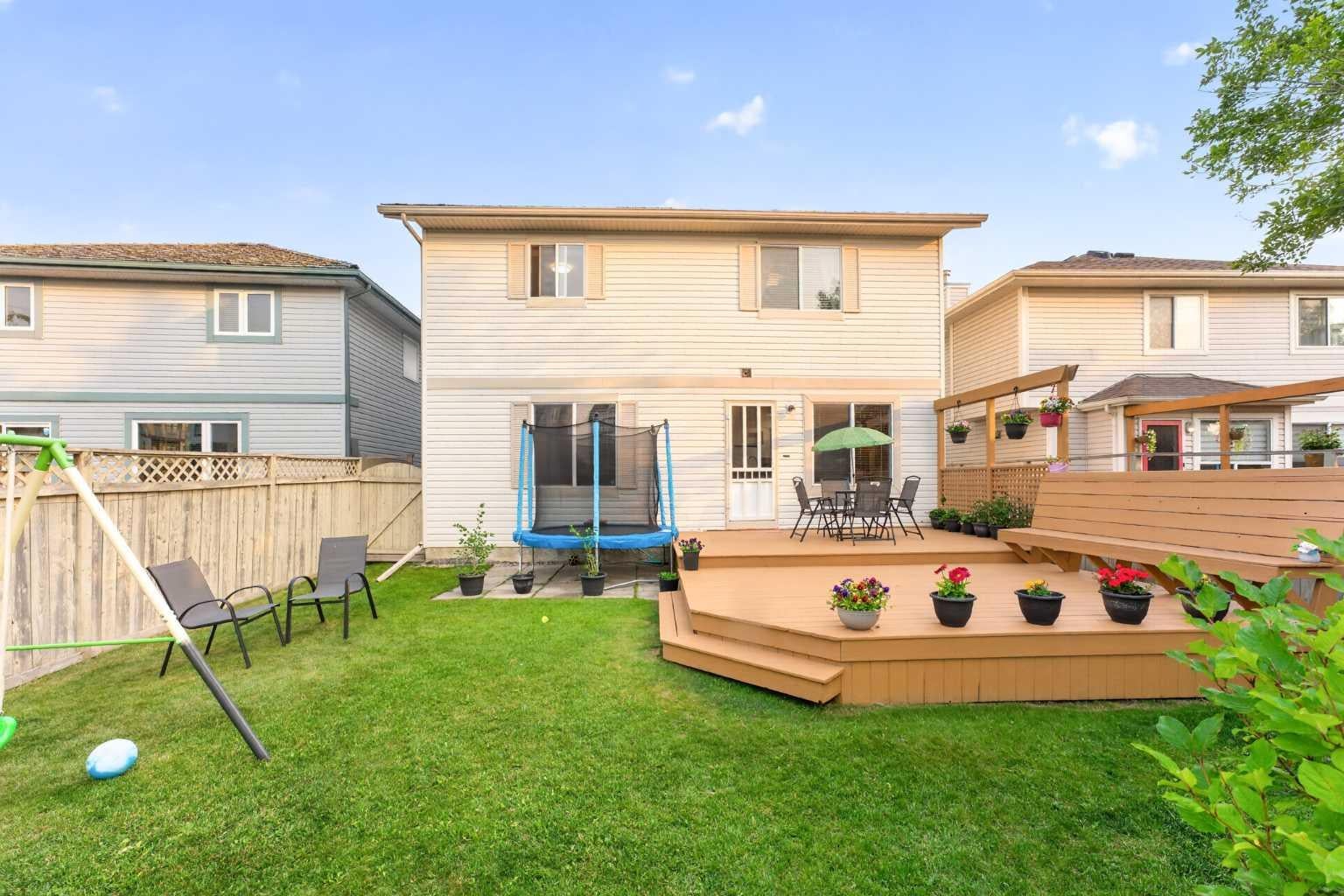 137 Douglas Glen Manor SE