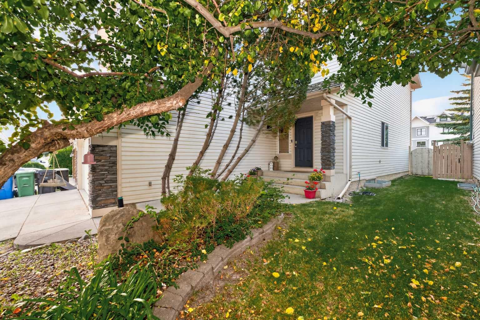 137 Douglas Glen Manor SE