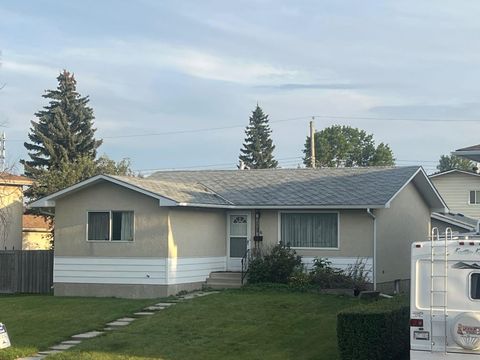 176 Huntchester Crescent NE Calgary AB T2K 5E9