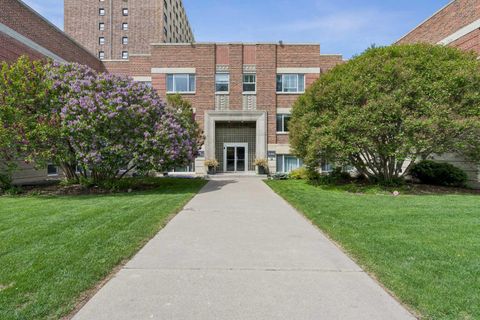Photo of 330 19 Avenue SW #4, Calgary, AB T2S 0C9 (MLS # A2312601)