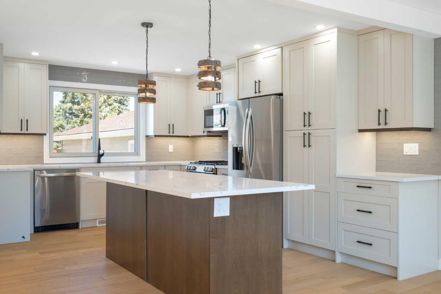 924 Canna Crescent SW