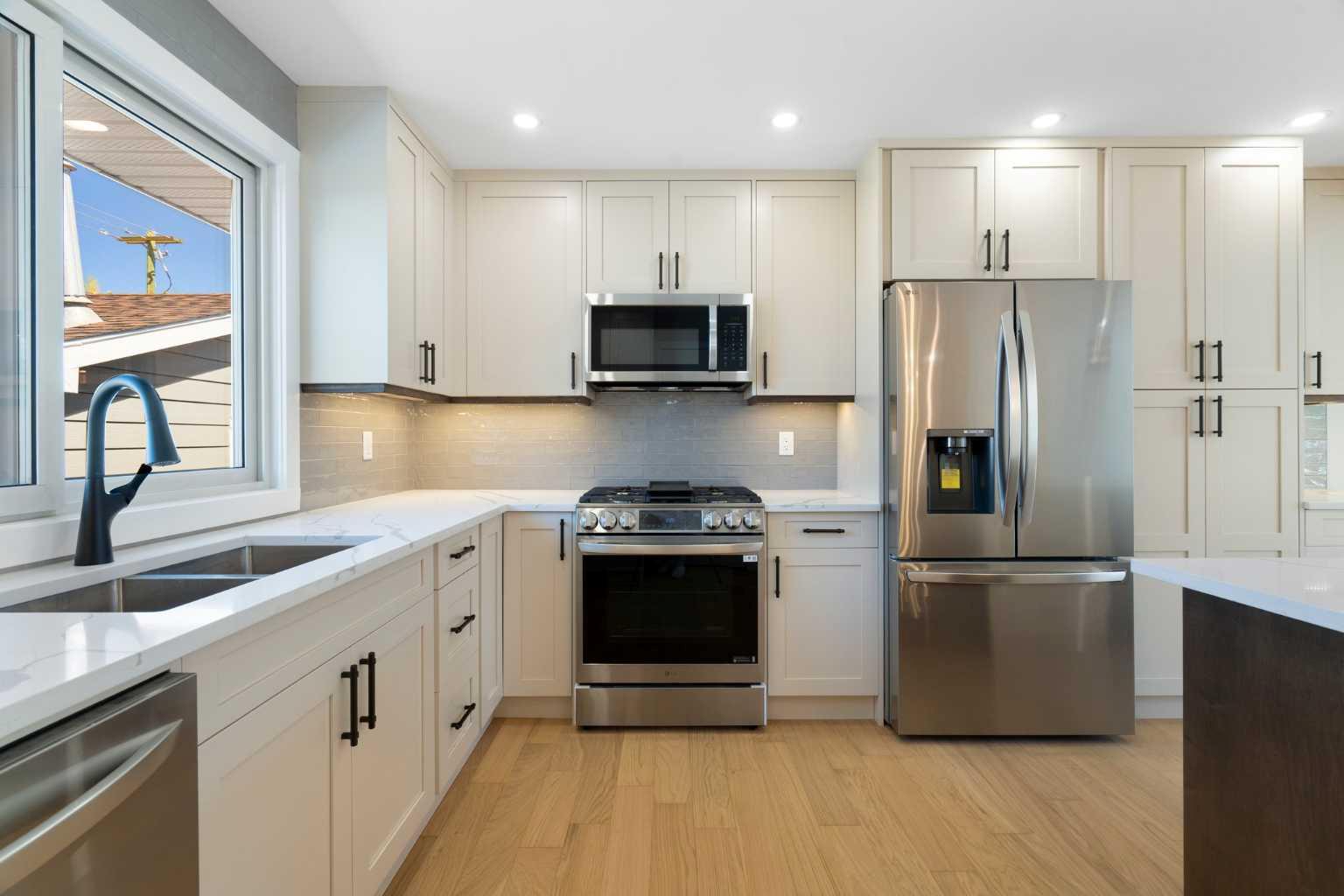 924 Canna Crescent SW