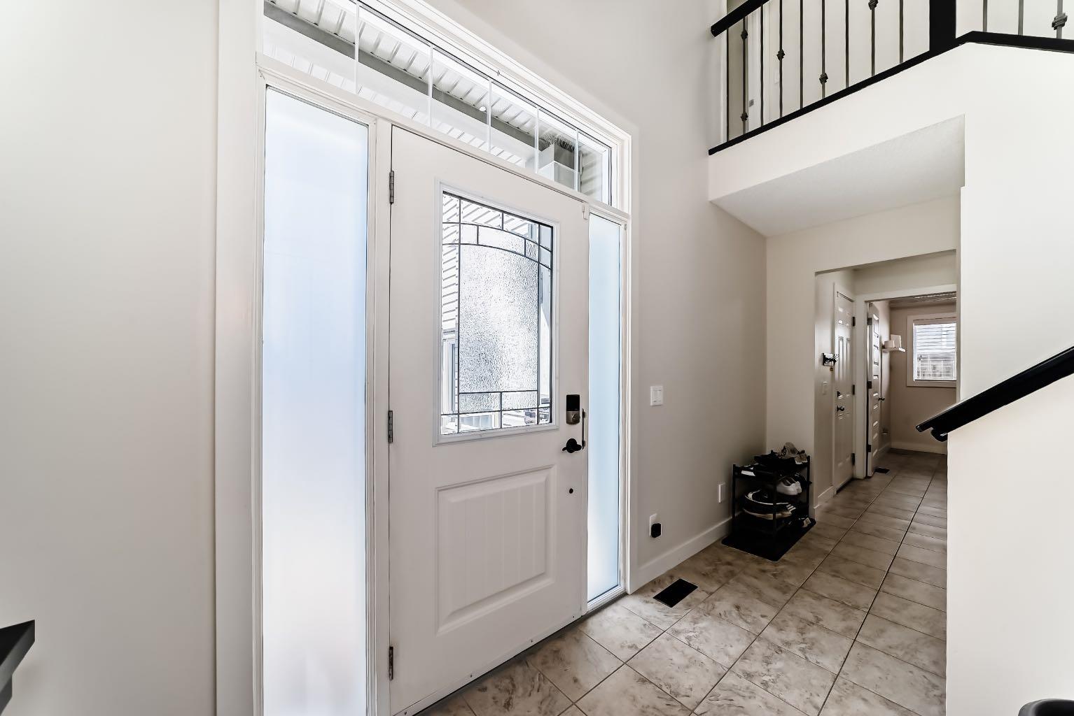 612 Montgomery Close SE