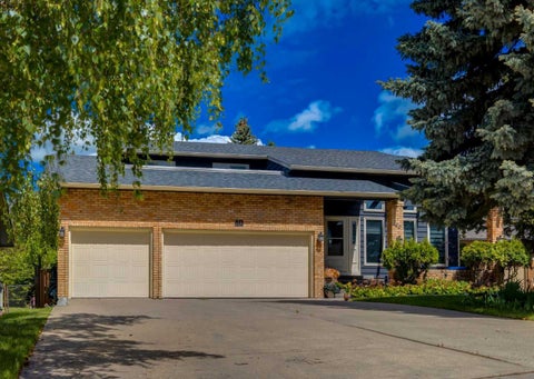 Photo of 40 Edgemont Court NW, Calgary, AB T3A 2N3 (MLS # A2319130)