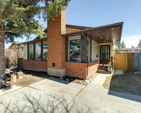 Photo of 52 Beddington Circle, Calgary, AB T3K 1K6 (MLS # A2304228)