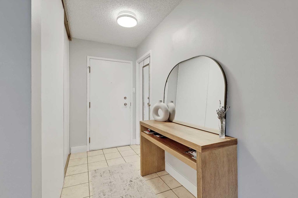 Photo of 718 12 Avenue SW #708, Calgary, AB T2R 0H7 (MLS # A2350412)