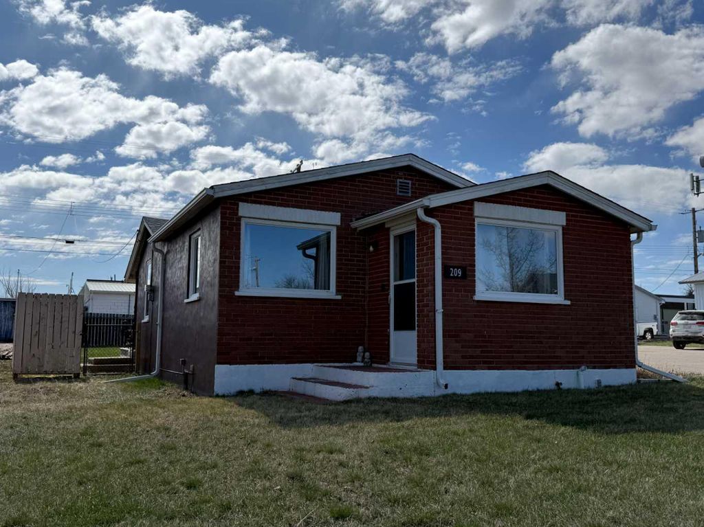Photo of 209 1 Street N, Vulcan, AB T0L 2B0 (MLS # A2305991)