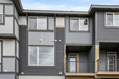 Photo of 12 Waterford Glen, Chestermere, AB T1X 2T8 (MLS # A2299806)