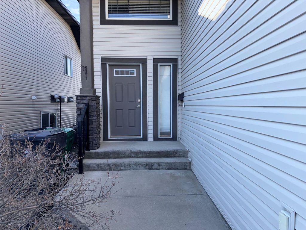 Photo of 755 Silkstone Close W, Lethbridge, AB T1J 4B9 (MLS # A2303320)