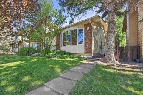 Photo of 14 Dalhousie Crescent NW, Calgary, AB T3A 2H8 (MLS # A2335387)
