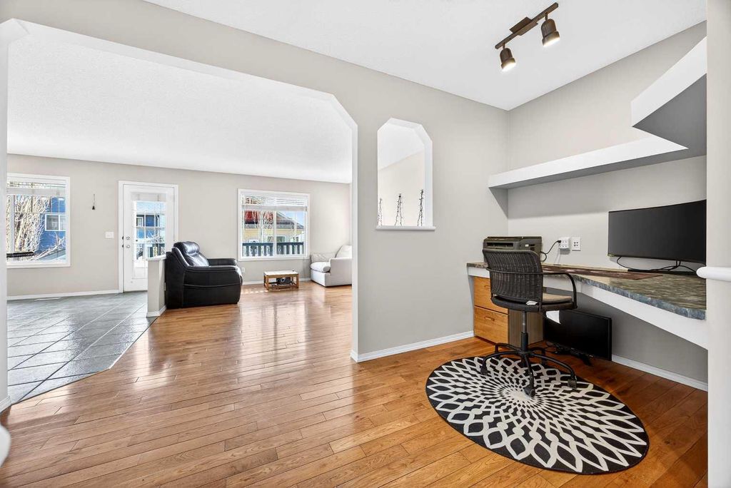 Photo of 287 Panamount Drive NW, Calgary, AB T3K 5L9 (MLS # A2290564)