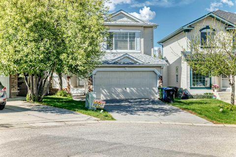 Photo of 13 Harvest Park Place NE, Calgary, AB T3K 4K8 (MLS # A2312260)