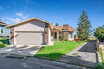 583 Woodpark Crescent SW