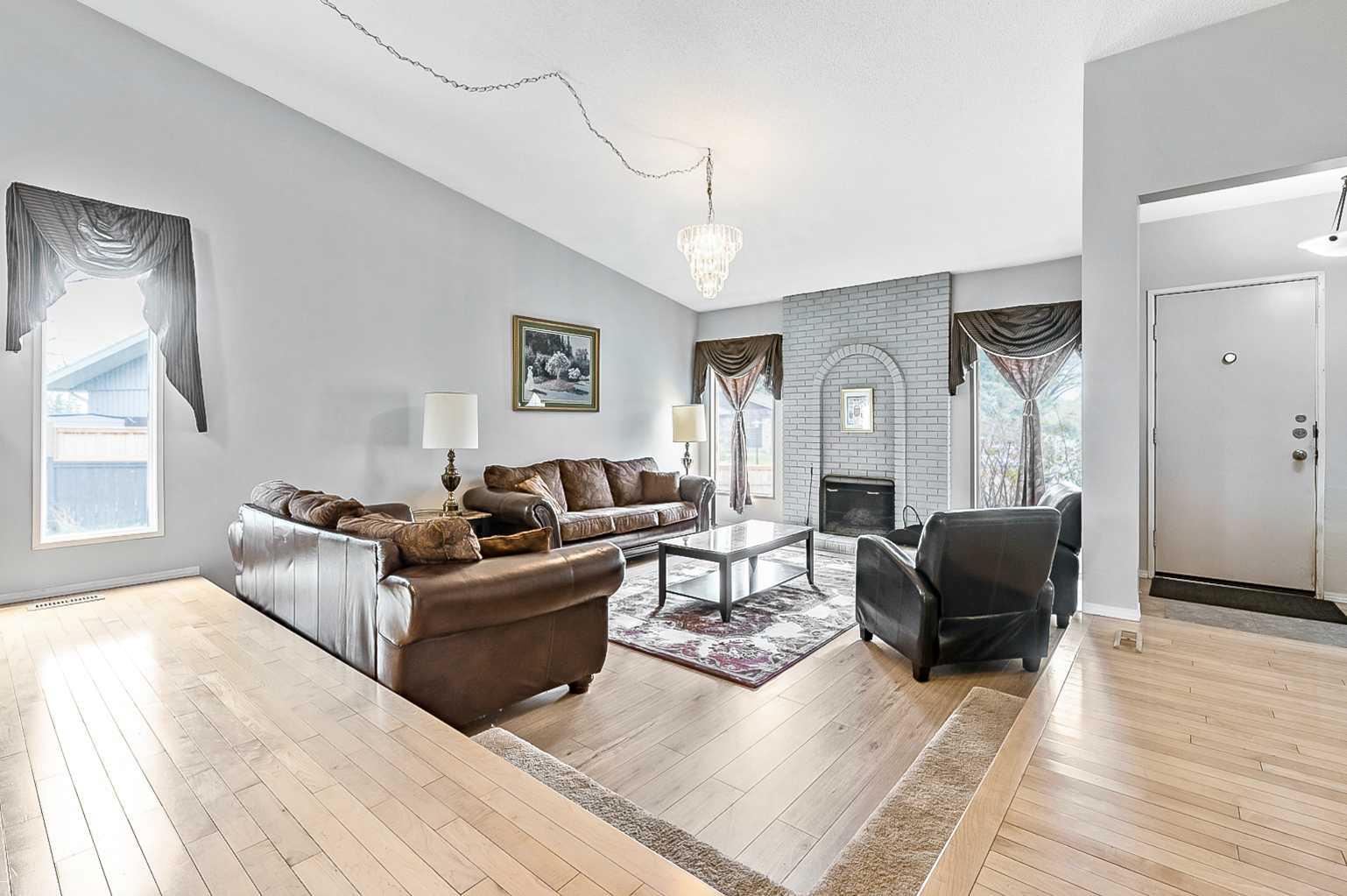 583 Woodpark Crescent SW