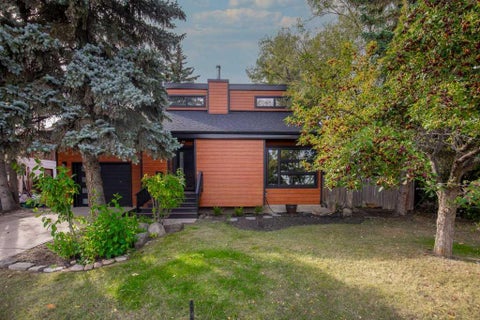 Photo of 130 Westview Drive, Sylvan Lake, AB T4S 1H5 (MLS # A2347569)