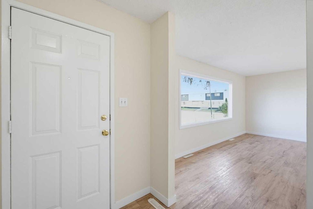 Photo of 407 Terrace Park, Red Deer, AB T4N 1V8 (MLS # A2351088)