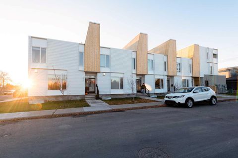 2102 5 Avenue NW Calgary AB T2N 0S5