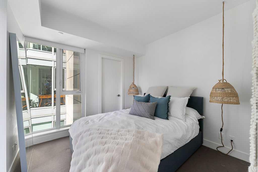 1025 5 Avenue SW 1207