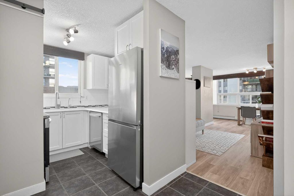 Photo of 626 15 Avenue SW #402, Calgary, AB T2R 0R5 (MLS # A2287656)