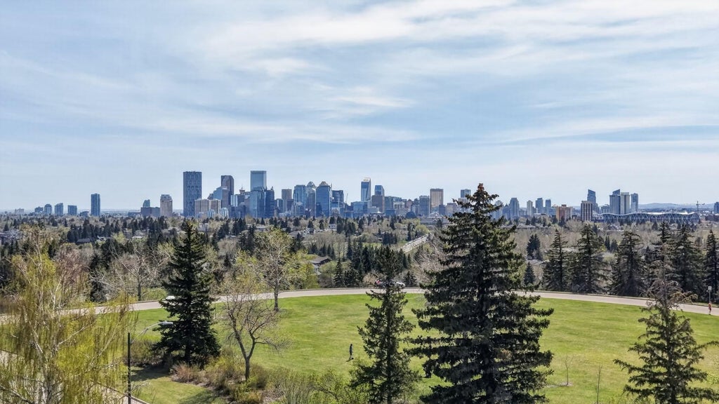Photo of 26 Cardiff Place NW, Calgary, AB T2K 1S3 (MLS # A2309771)