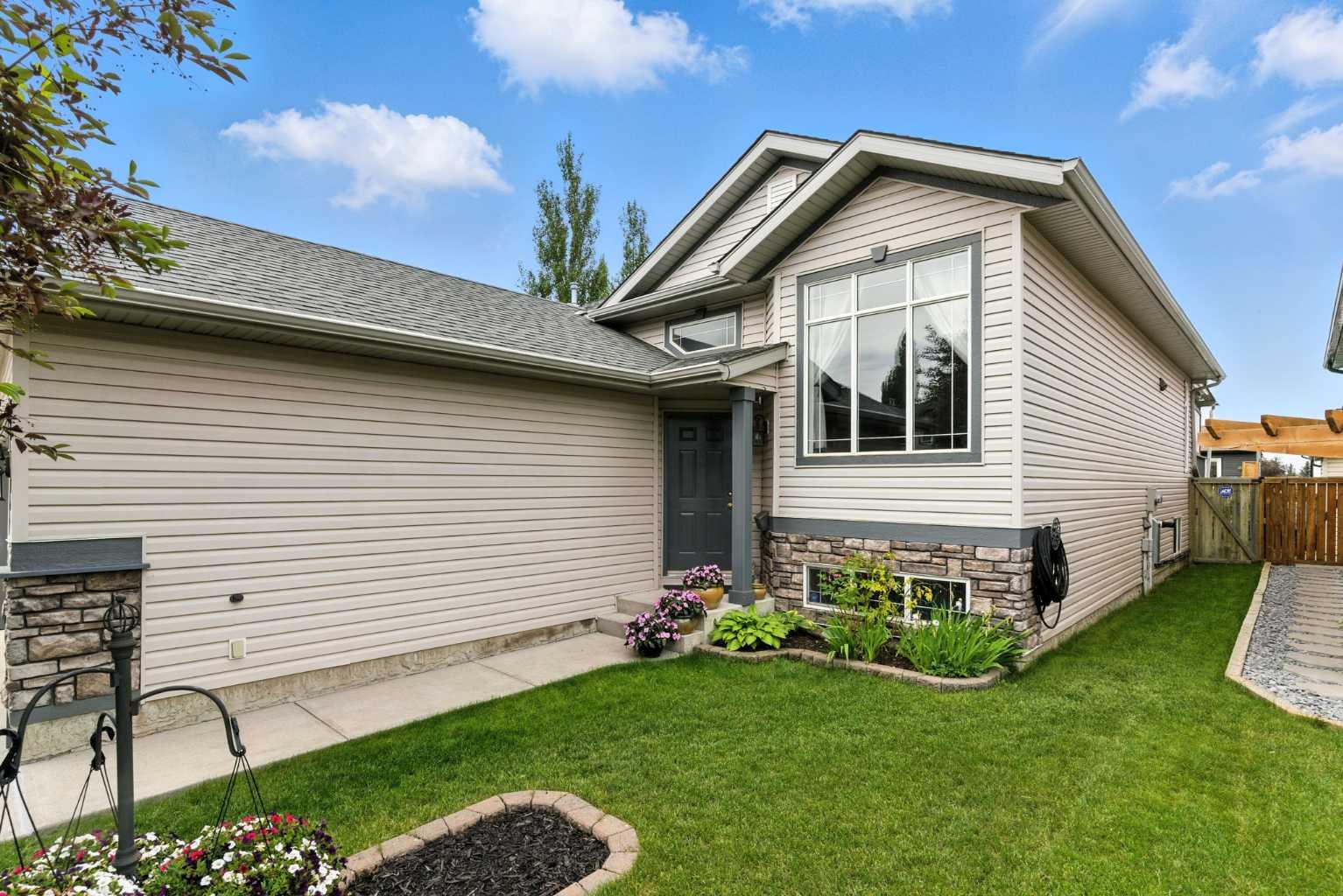 276 Stonegate Close NW