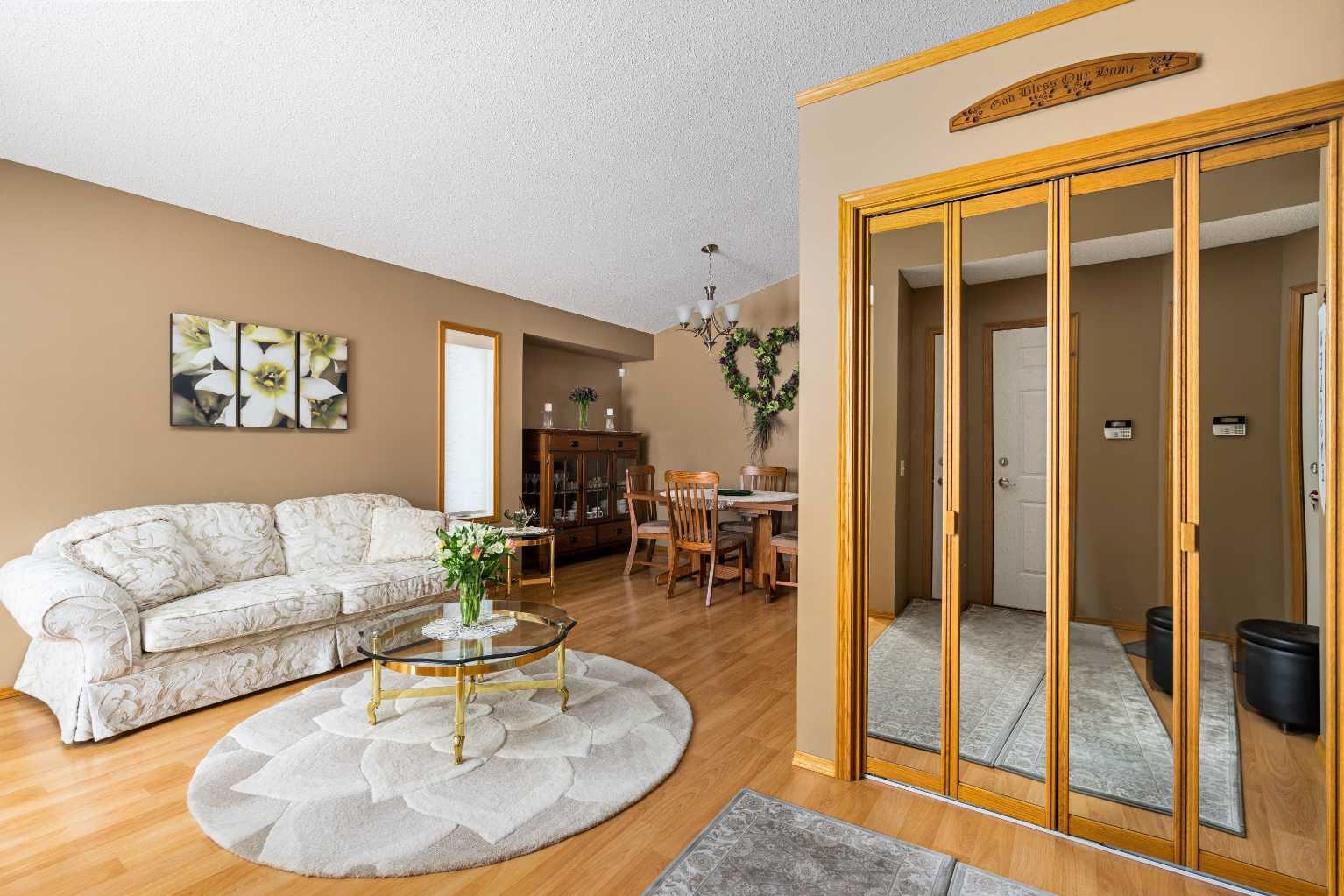 184 Sunmeadows Crescent SE