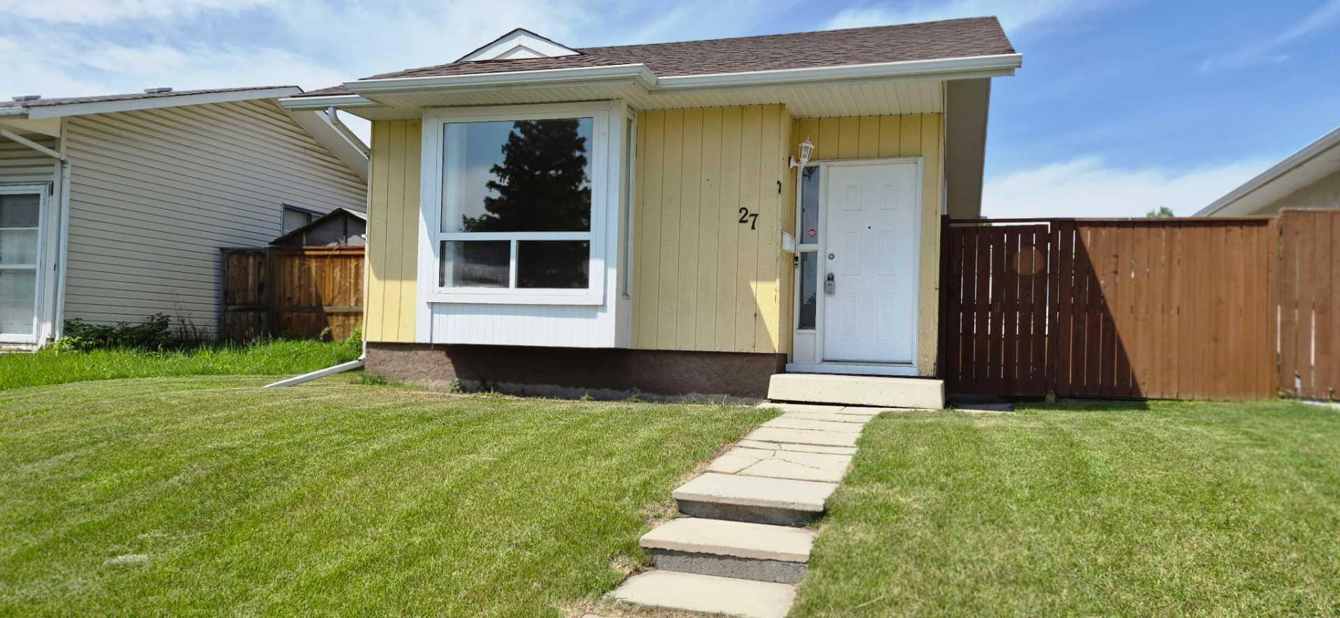 27 Aberdare Crescent NE