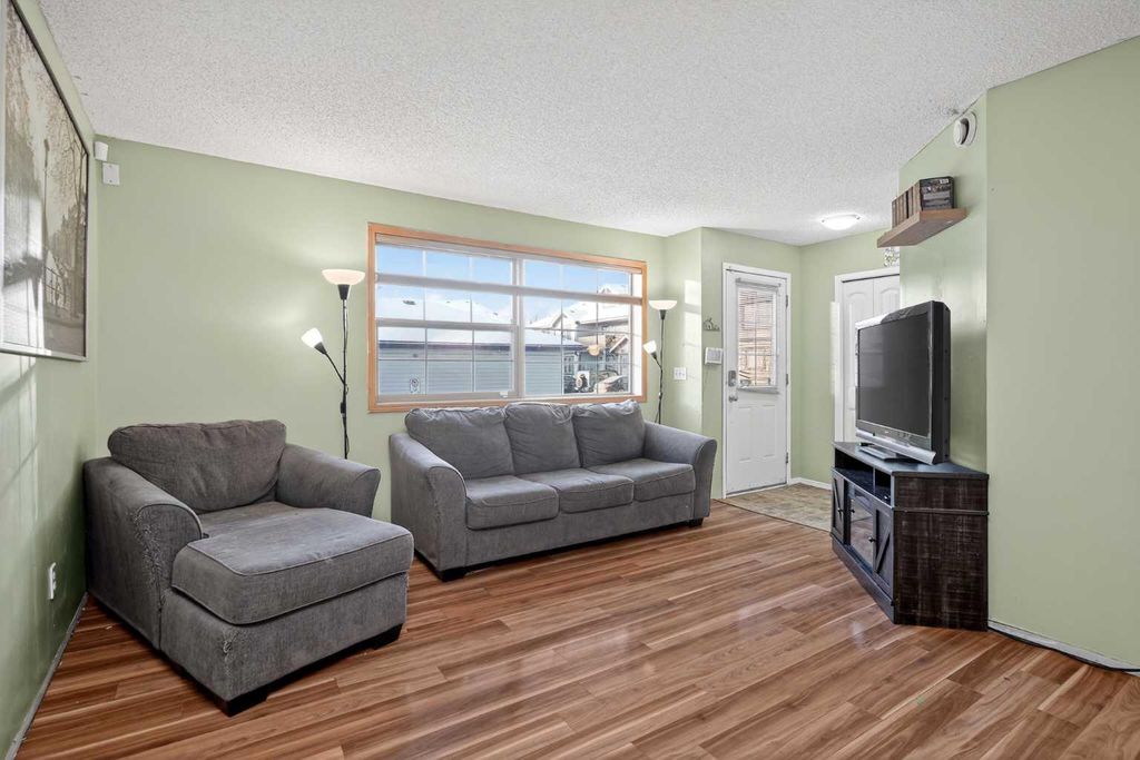 Photo of 23 Everridge Square SW #105, Calgary, AB T2Y 5J6 (MLS # A2279823)