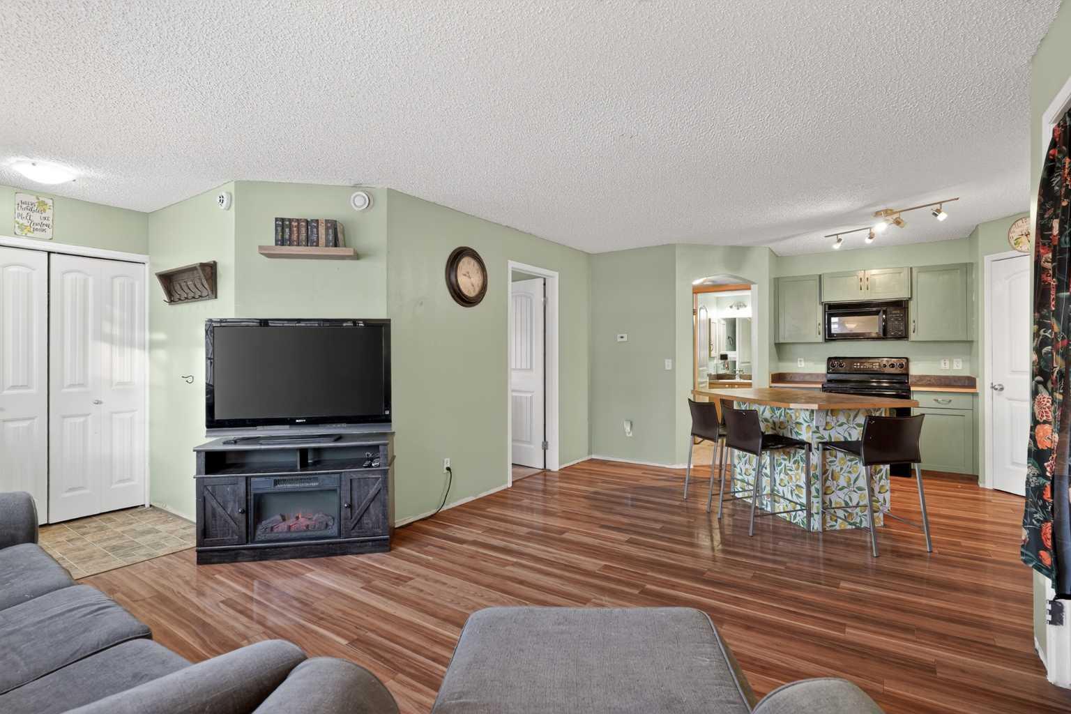 23 Everridge Square SW 105