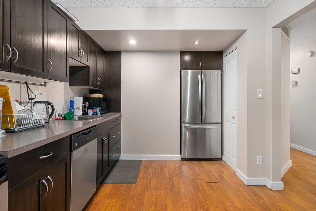 Photo of 2520 Palliser Drive SW #901, Calgary, AB T2V 4S9 (MLS # A2282044)