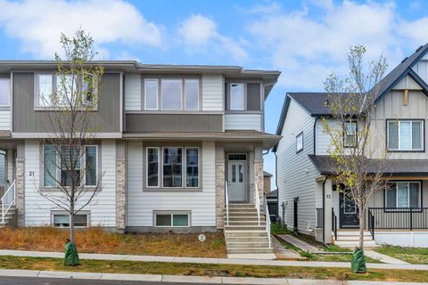 Photo of 17 Veranda Boulevard SW, Calgary, AB T2Y 0N5 (MLS # A2262486) Photo of 17 Veranda Boulevard SW, Calgary, AB T2Y 0N5 (MLS # A2262486)