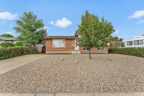 Photo of 218 Carry Drive SE, Medicine Hat, AB T1B 1N5 (MLS # A2343663)