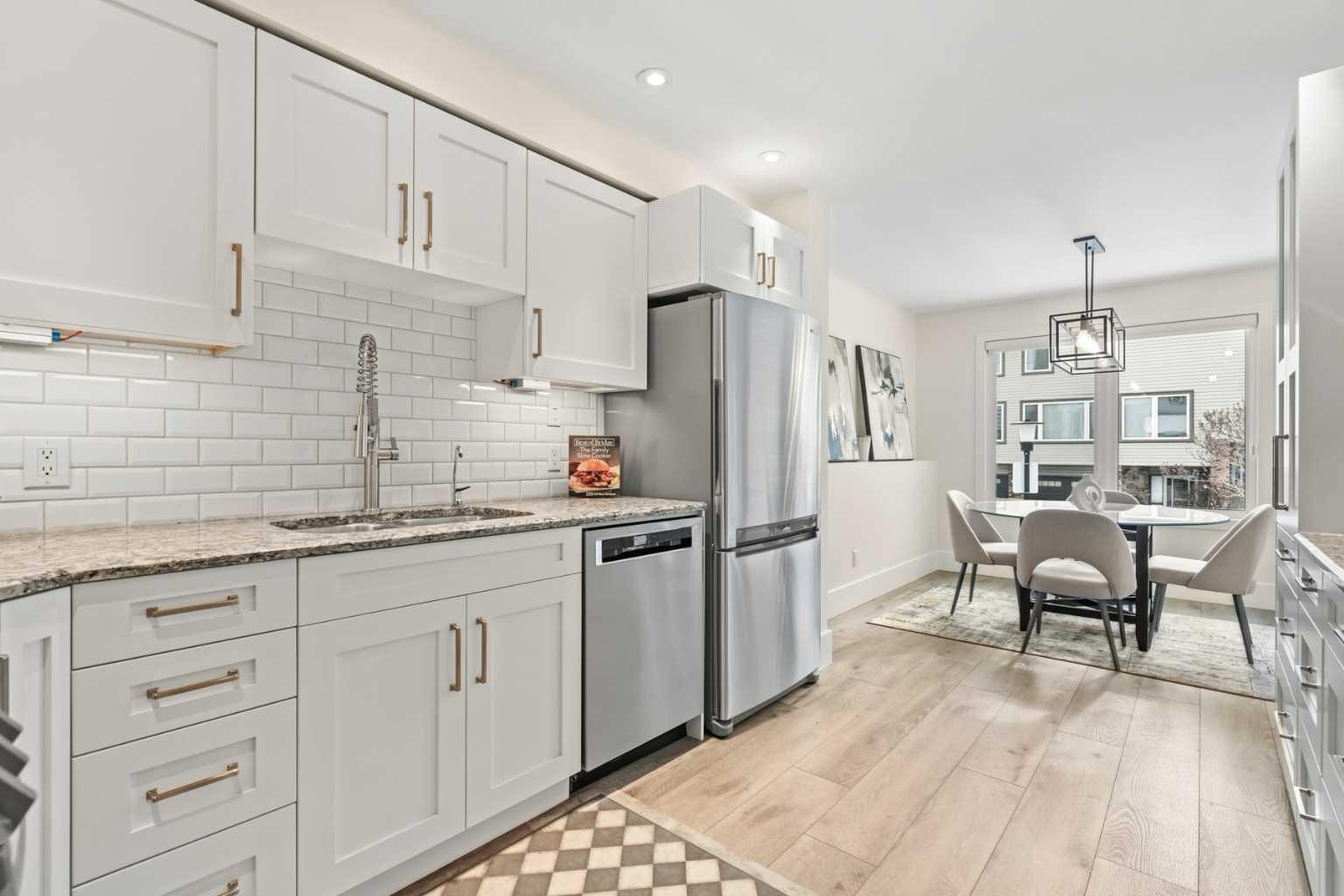 212 Coachway Lane SW