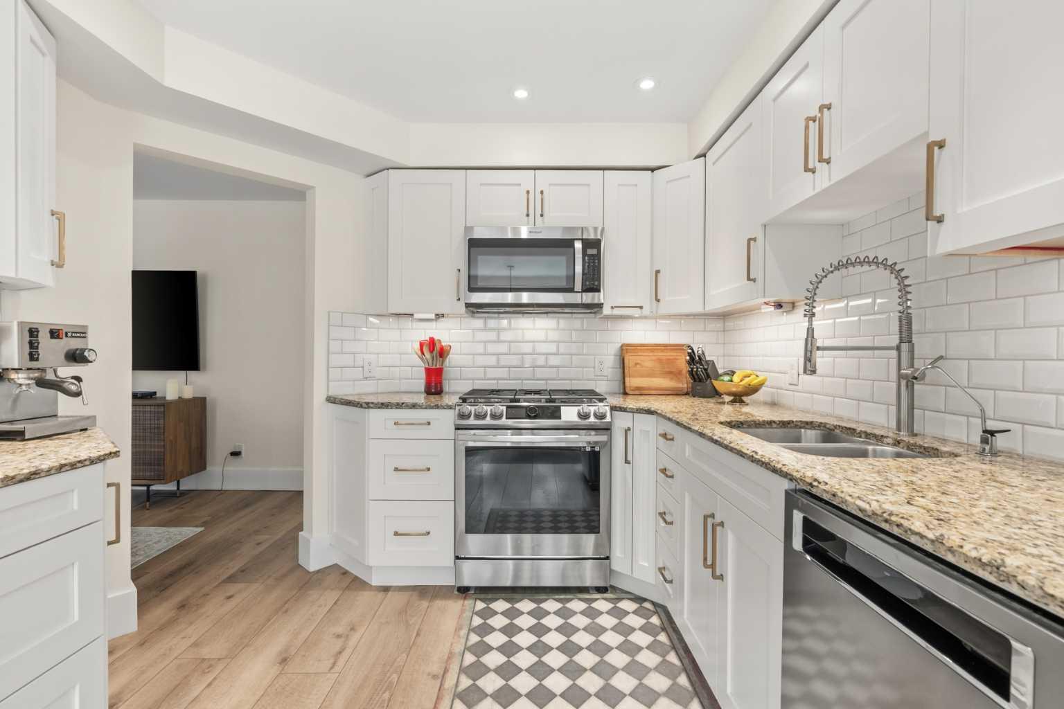 212 Coachway Lane SW