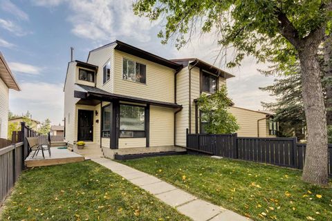 1028 Berkley Drive NW Calgary AB T3K 1A3