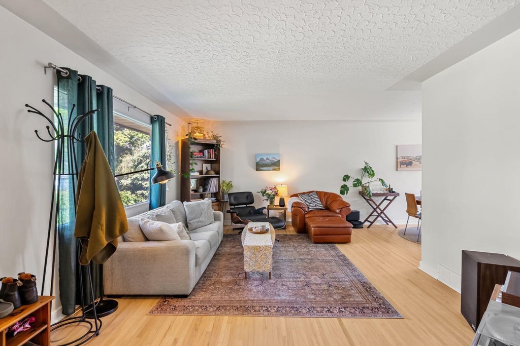 Photo of 1207 40 Avenue NW, Calgary, AB T2K 0G3 (MLS # A2317359)
