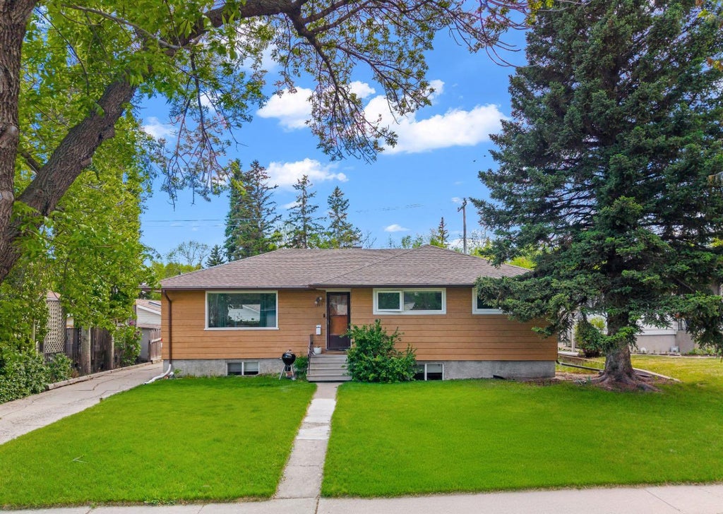 Photo of 1207 40 Avenue NW, Calgary, AB T2K 0G3 (MLS # A2317359)