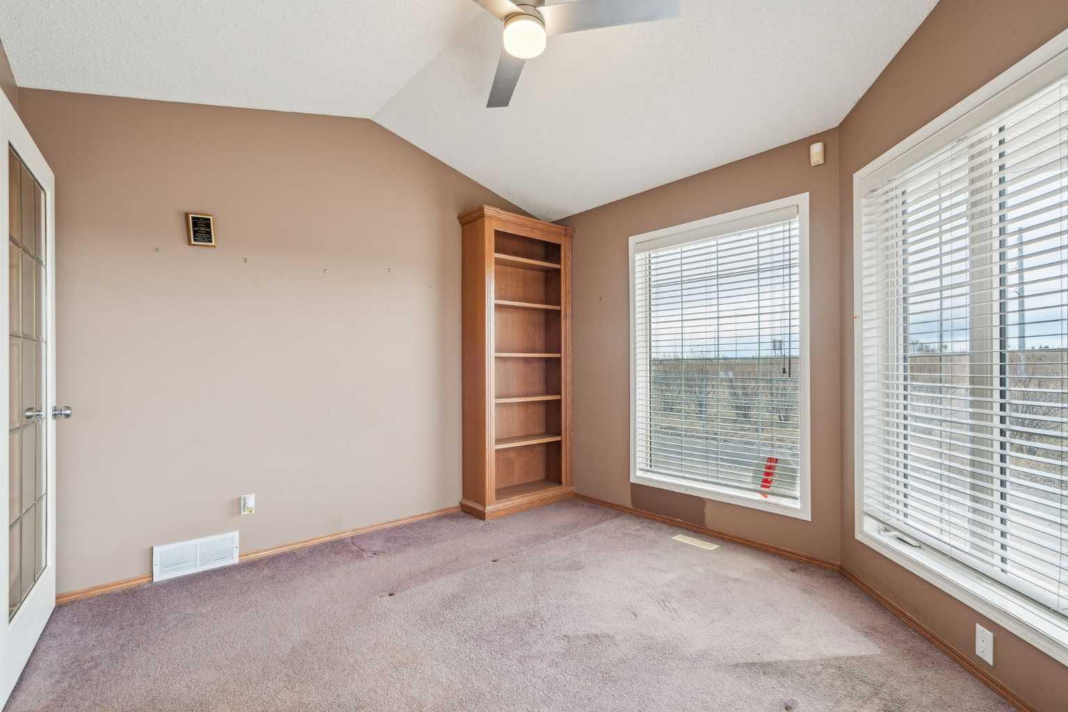 81 Sundown Manor SE