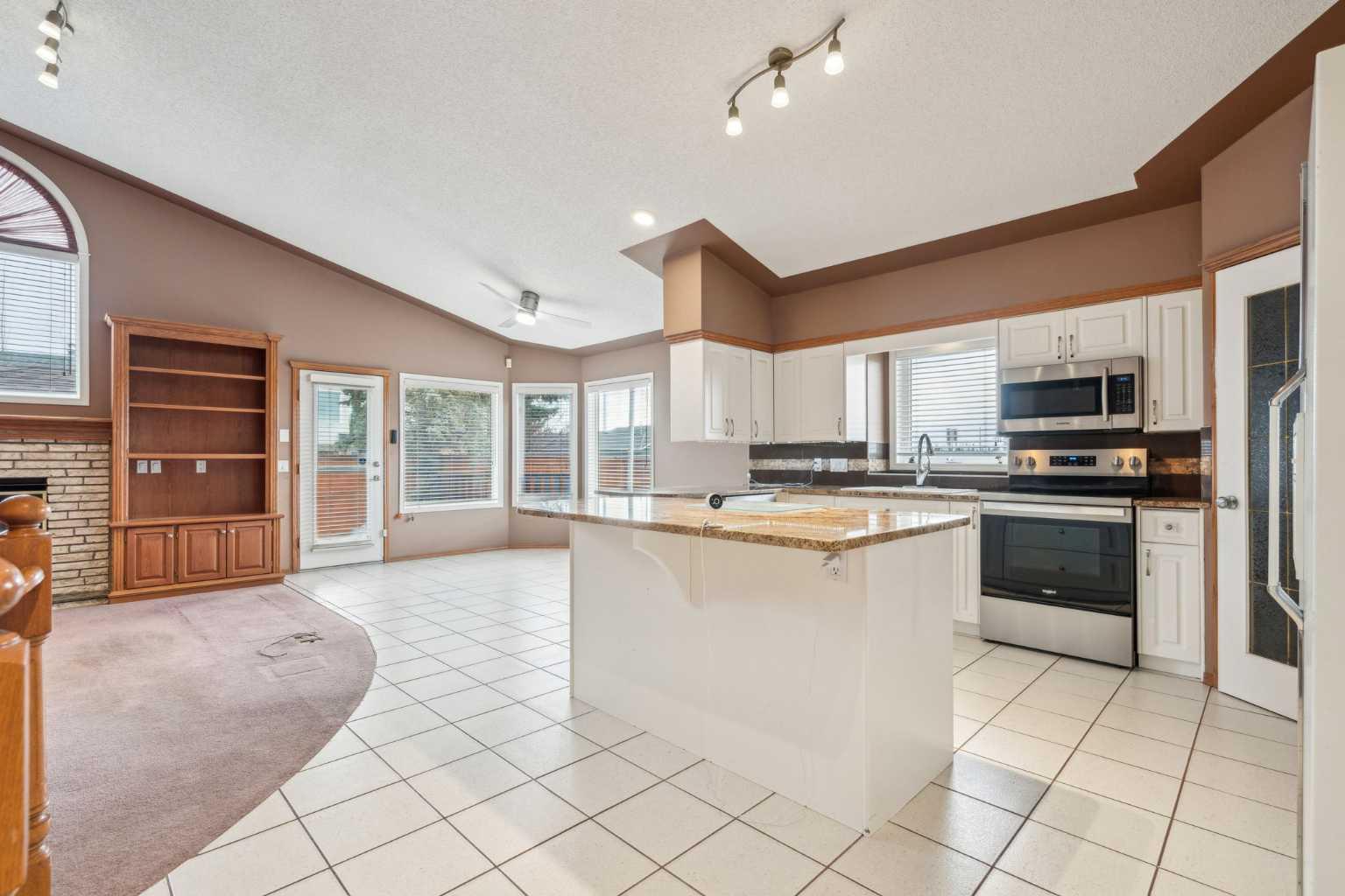 81 Sundown Manor SE