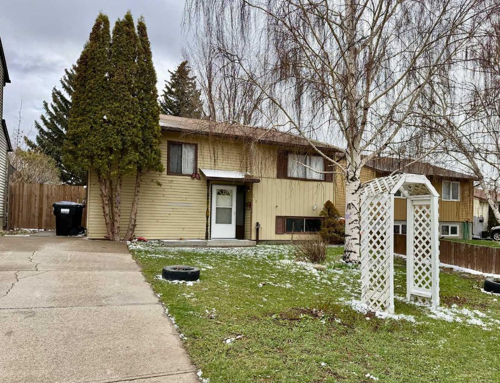 Photo of 213 Stafford Bay N, Lethbridge, AB T1H 5L2 (MLS # A2305350)