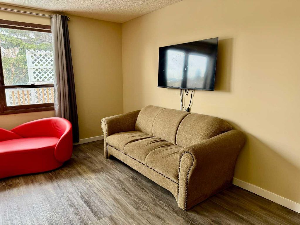 Photo of 213 Stafford Bay N, Lethbridge, AB T1H 5L2 (MLS # A2305350)
