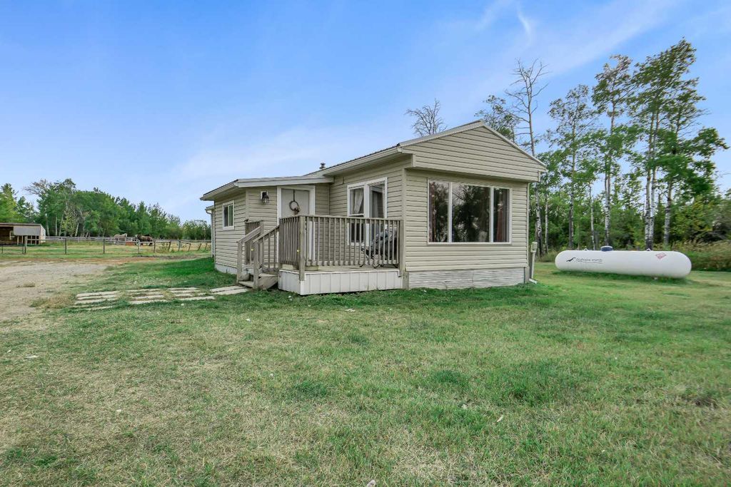 Photo of 74078 Range Road 13, DeBolt, AB T0H 1B0 (MLS # A2283608)