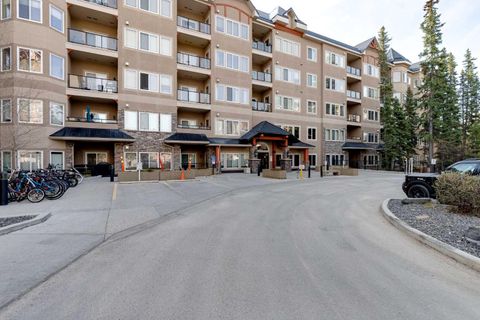 Photo of 20 Discovery Ridge Close SW #427, Calgary, AB T3H 5X4 (MLS # A2309576)