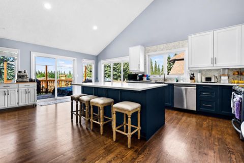 Photo of 876 Shawnee Drive SW, Calgary, AB T2Y 1X3 (MLS # A2315774)