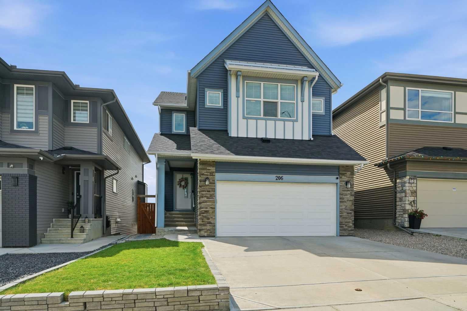 206 Lucas Crescent NW