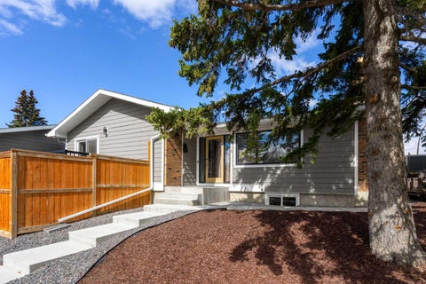 Photo of 119 Silvercreek Close NW, Calgary, AB T3B 4G2 (MLS # A2347053)