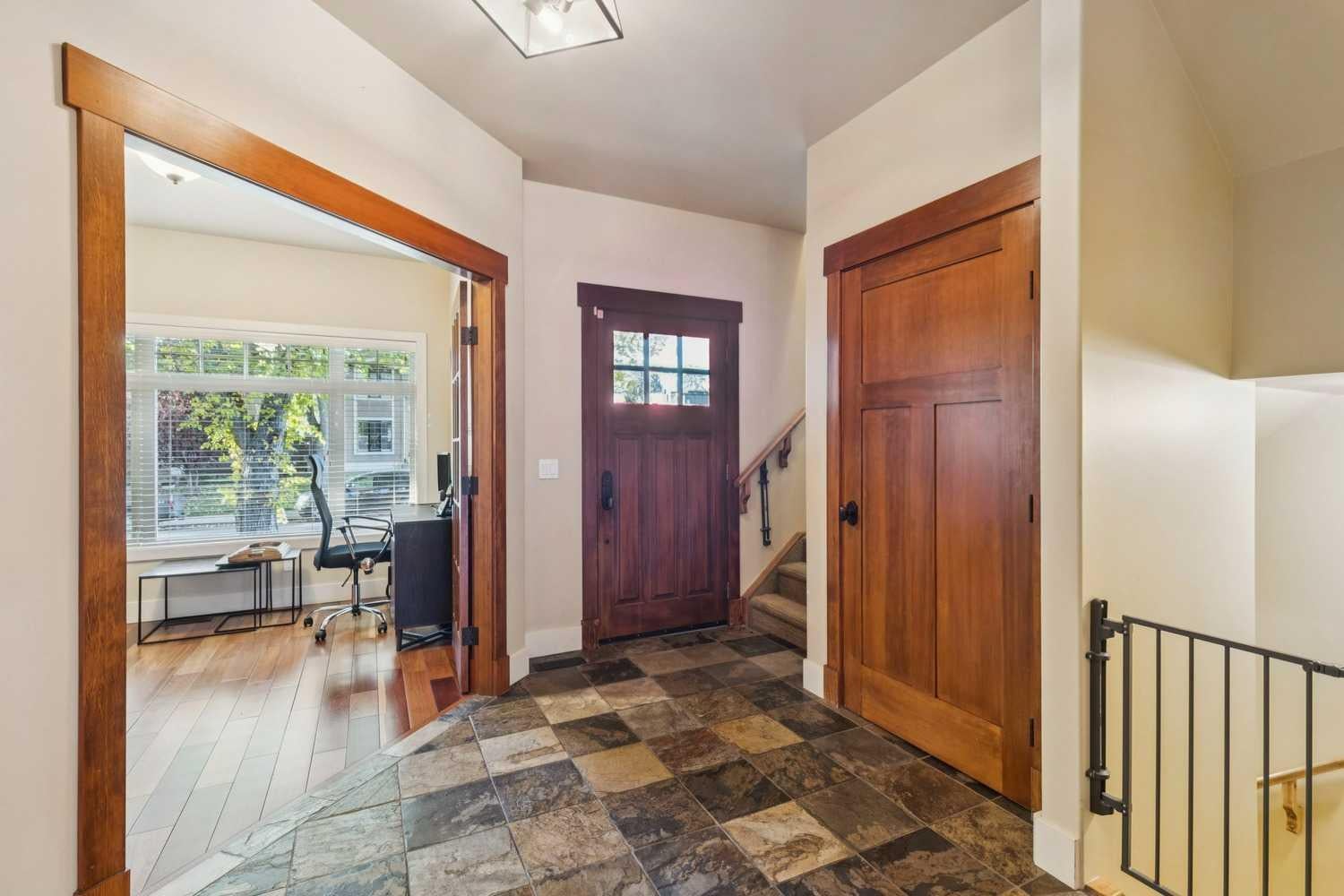 2050 47 Avenue SW